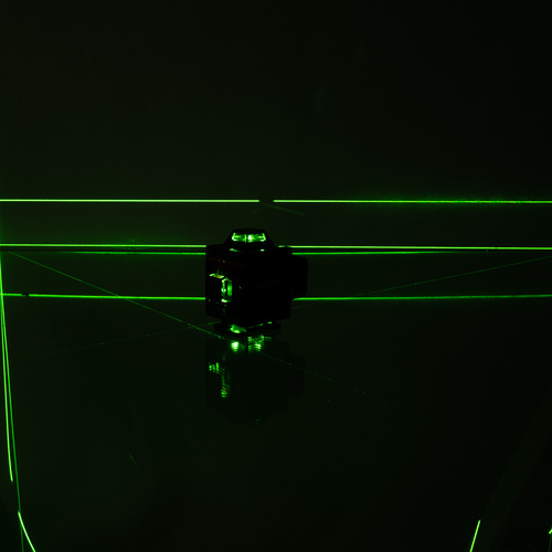 360° Lasernivå 16 Linjer – Grön Krysslaser med Självnivellering & 2 Batterier