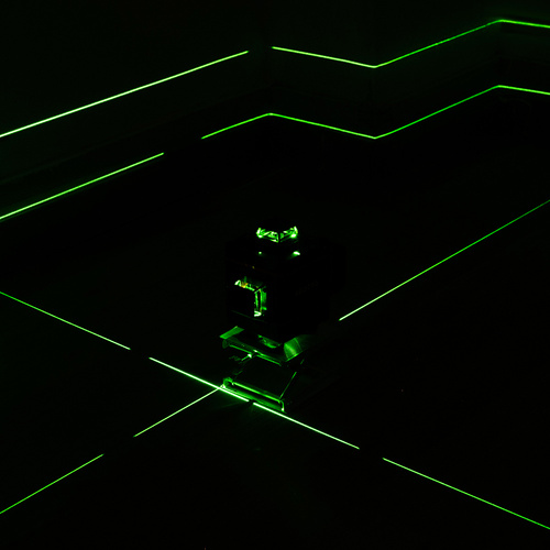 360° Lasernivå 16 Linjer – Grön Krysslaser med Självnivellering & 2 Batterier