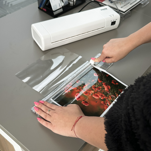 A4 Lamineringsmaskin 4-i-1 – Varm & Kall Laminering med Skärare och Hörnavrundare