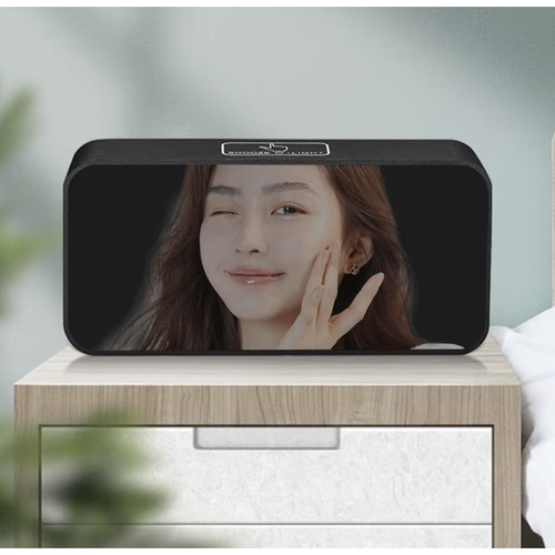 Digital Väckarklocka med LED-Display – Snooze, Temperatur & USB-C