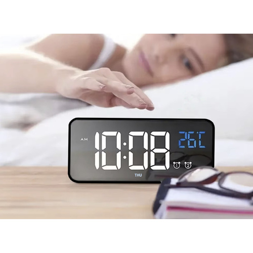 Digital Väckarklocka med LED-Display – Snooze, Temperatur & USB-C