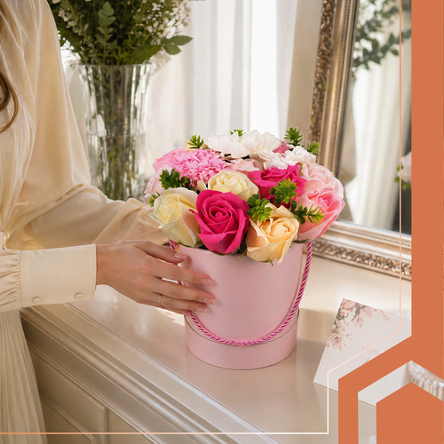 Blomsterbox med Konstgjorda Blommor – Dekorativ Blomlåda i Presentask
