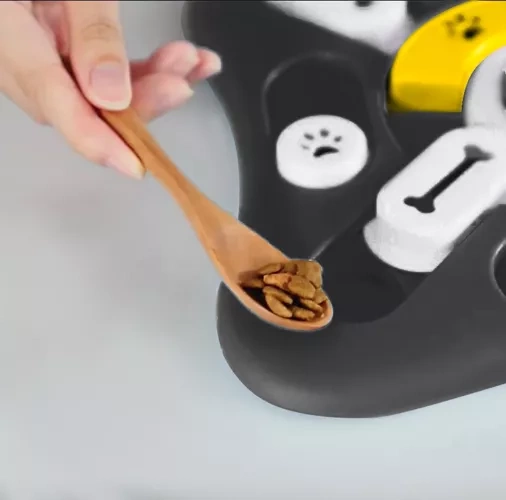 Interaktiv Hundleksak – Aktiveringsleksak & Slow Feeder med 360° Rotation