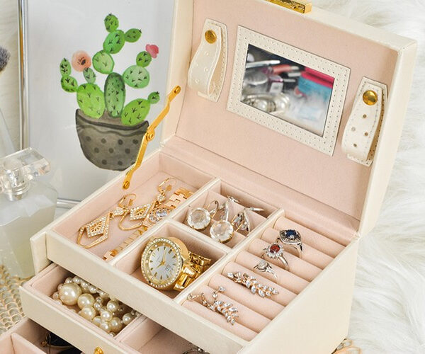 Smyckeskrin Beige – Låsbart Smyckesetui med Spegel & 20 Förvaringsfack