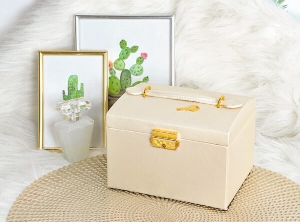 Smyckeskrin Beige – Låsbart Smyckesetui med Spegel & 20 Förvaringsfack