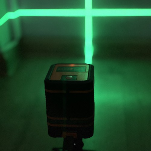 Korslaser Grön – Självnivellerande Lasernivå med Hållare & Förvaringsväska